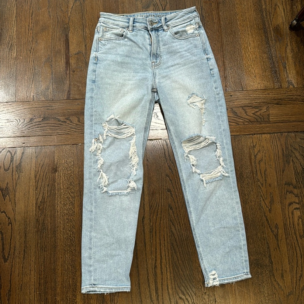 American Eagle Light Wash, Distressed Stretch Jeans Size 00 /SHORT